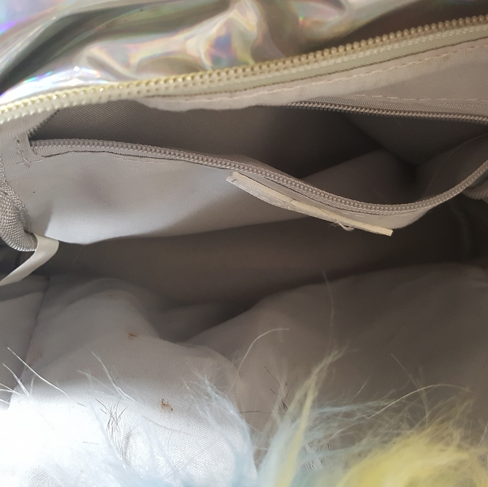 Iridescent mini unicorn backpack with rainbow faux hair - Picture 4 of 6